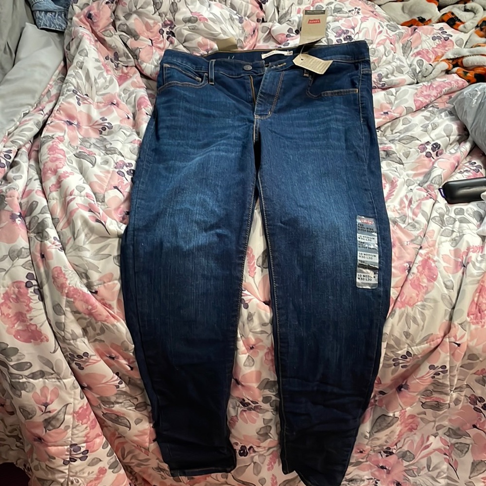 BRAND NEW LEVIS JEANS!!!!